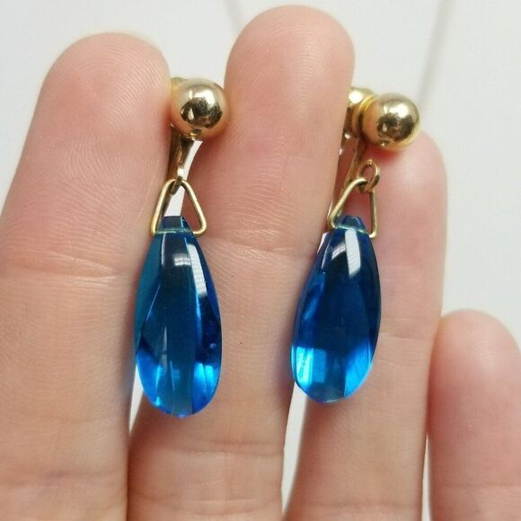 Vintage Sarah Coventry Blue Lucite Pendant Necklace and Clip On Earrings, Signed - Picture 3 of 9